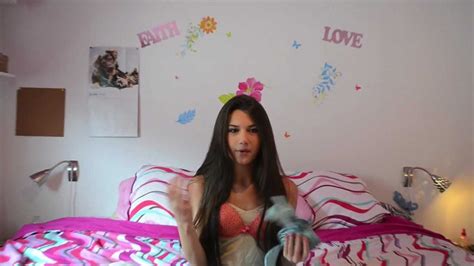 Every place i go it drags a lot of atention! How to: stuff your bra !! by Sabrina Vaz - YouTube