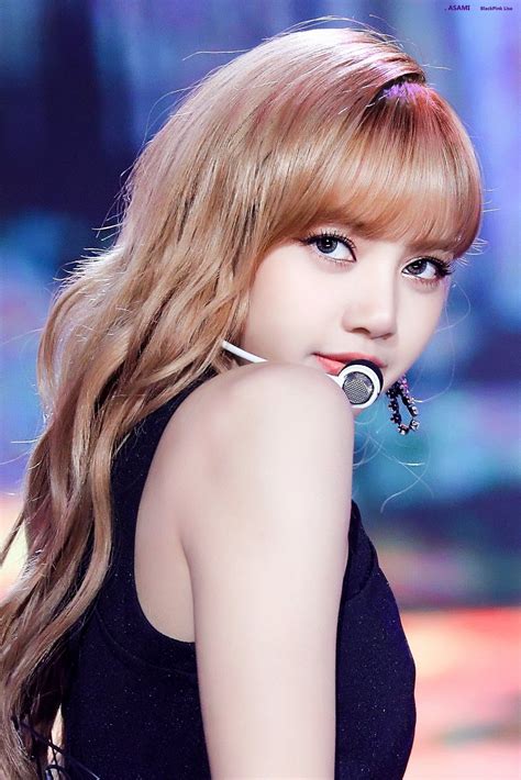 Lisa es uno de los miembros más populares del grupo blackpink y su. Lisa | Pls. Support Blackpink | Lisa blackpink fondo de ...