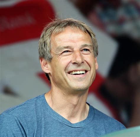 Jurgen klinsmann is a former german football player. Ex-DFB-Bundestrainer: Klinsmann bringt sich für nächste ...