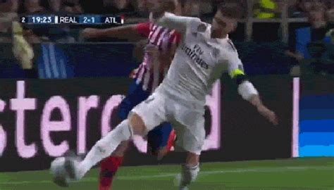 Sommer ya le paro un par a sergio ramos. Gif: Diego Costa INTENTIONALLY kicks Sergio Ramos in the ...