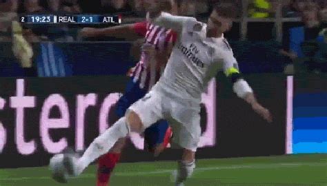 1.559 mensajes desde may 2012. Gif: Diego Costa INTENTIONALLY kicks Sergio Ramos in the ...