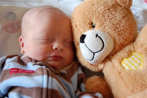 A tavola con i grandi per le prime pappe già a partire dai 4 mesi di età. Neonato di tre mesi » Mamme.com