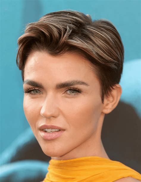 Here we take a look at what and who influenced 1970s hairstyles, as well as the most popular styles worn. Curly Androgynous Haircuts - / #hair #hairstyles #haircuts ...