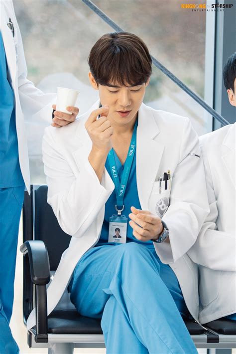 Get ready to be enrolled in the police university of 2021 Yoo YeonSeok Drama Poster Shooting Of "Hospital Playlist ...