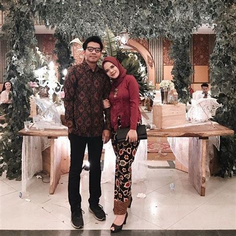 People interested in baju kondangan also searched for. Baju Couple Kondangan Kekinian - .model baju kondangan ...