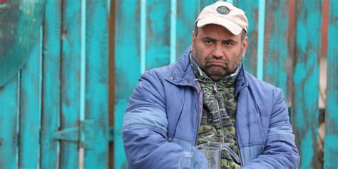 Las fierbinți este un serial românesc de comedie, difuzat la pro tv marțea și joia, de la ora 20.30. PRO TV - Adrian Văncică, alias Celentano din Las Fierbinți ...