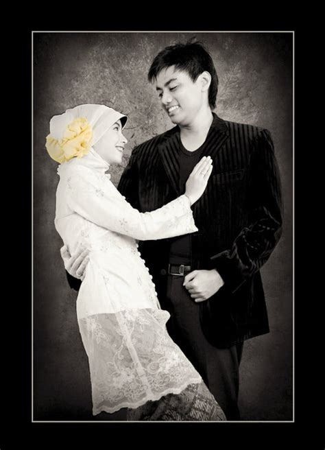 Selain dapat view yang bridal bold mungkin akan membuat kantongmu agak sedikit terkuras ya karena dipengaruhi oleh faktor pemilihan dress atau baju kebaya maupun gaun. Prewedding Hitam Putih Indoor / 60 Foto Prewedding Indoor Studio Casual Simple 2019 - Jangan ...
