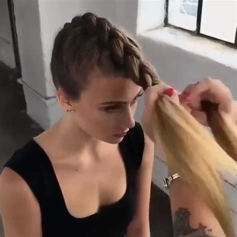 This hairstyle tutorial is a request from instagram. MetDaan on Instagram: "Braiding hair tutorial 😻 ️ By ...