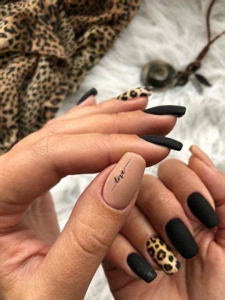 The festive season is now well underway with many nothing says christmas quite like santa claus and this design is one of the easiest and best to start with for christmas 2020. Winter Manicure 2020-2021, Trendy Winter Nail Art Design ...