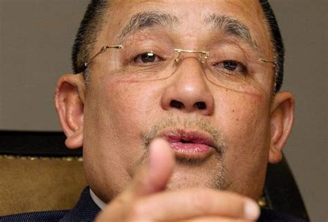 Aminuddin bin harun, menteri besar negeri sembilan atas pemberian bonus setengah bulan gaji kepada kakitangan negeri khususnya warga kerja mdkp. DIALOG RAKYAT: Isa Samad akan didakwa di mahkamah esok