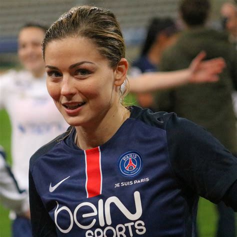 La modélisation de maillot est un moyen parfait. PSG Women Football Team — Marc Nouss Photography