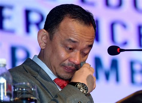 Malay mail mentioned that their sources revealed that dr maszlee is currently in a meeting with his staff and will announce his departure in a press conference later this. Maszlee sheds tears talking about special education | New ...