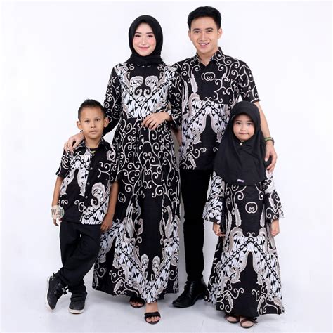 Kalau harga untuk gamis brokat couple keluarga semuanya sih rp870.000,00. Model Baju Couple Keluarga Batik : 30 Model Baju Batik ...