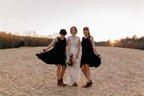 Suchst du 50er jahre brautkleid? Bohemian Girls | Schwarze hochzeit, Brautjungfernkleider ...