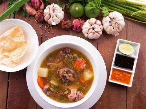 Pelajari dengan mudah cara bikin masakan sayur sop yang enak dengan bahan bumbu sop sederhana. Resep Sop Enak Dan Gurih / Resep Sop Daging Sapi Sup Iga ...