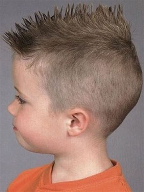 With several cool hairstyles for boys these days, it's hard to choose the best look for your kids no matter their hair type. Boys Mohawk Hairstyles Cute in 2019 | Kid boy haircuts ...