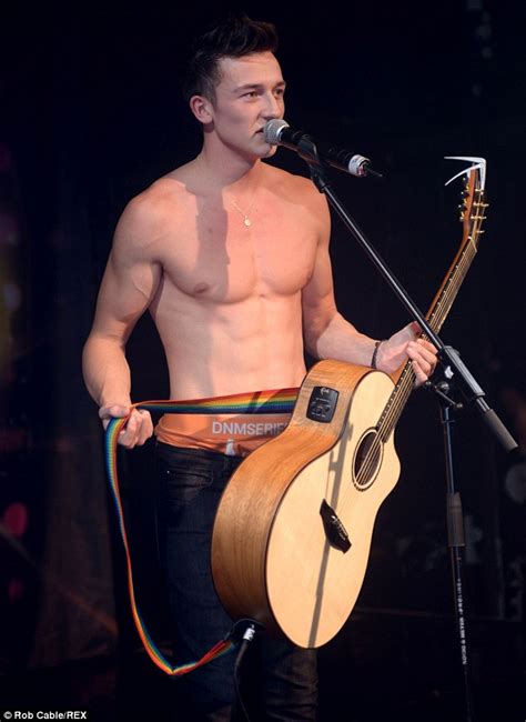 Für seinen sixpack bekommt er. Lola Saunders' mum Tina flashes at G.A.Y nightclub as the ...