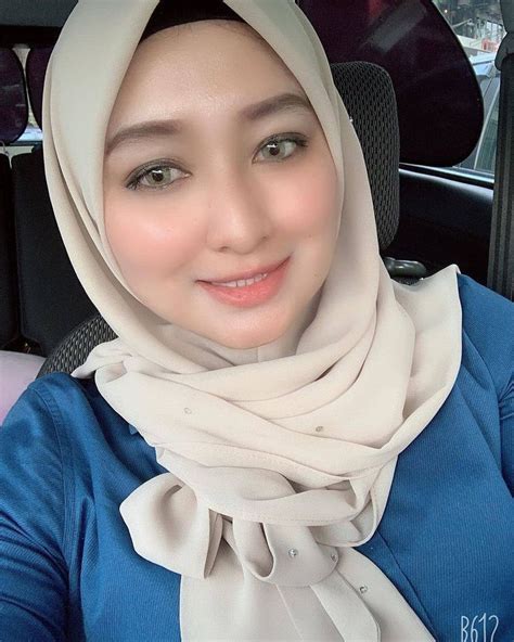 Jilbab cantik ini adalah jilbab model terbaru produksi qalisya. Pin di Jilbab cantik