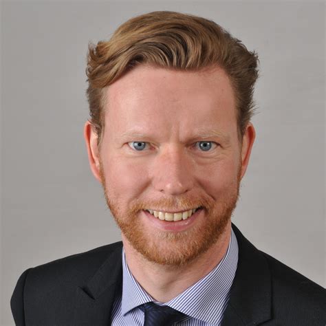 Unsere wurzeln sind mittelständisch, da wir als selbstständige banken agieren. Boris Fenker - Unternehmenskundenbetreuer - VR Bank ...