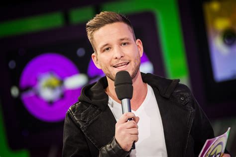 His zodiac sign is taurus. Istenes Bence divatgyilkos lett