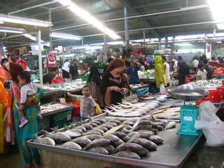 Changi market (now joo chiat complex) at joo chiat road became an important trading centre for malays from malaysia, brunei and indonesia. Geylang Serai Market, Singapore | Seafood stalls | ER and ...