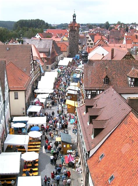 Durch das gemeindegebiet fließt die mittlere aurach. Altstadtfest in Herzogenaurach - Landkreis Erlangen-Höchstadt