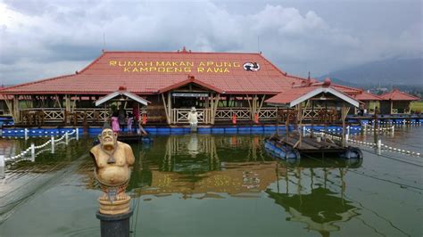 Baru pada hari sabtu (16/03/2013) pertama kalinya, saya berkesempatan menikmati obyek wisata apung kampoeng rawa. Kampung Rawa Ambarawa