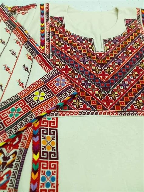 رجل أعمال فلسطيني يطلق أول سيارة كهربائية محلية الصنع. تطريز فلسطيني cross stitch Palestinian Embroidery ...