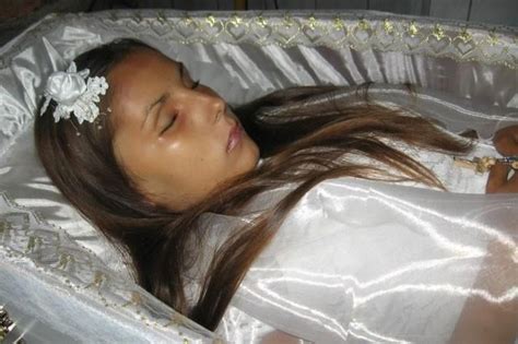 This video shows beautiful women in their funeral caskets! Pin on Post Mortem Pictures