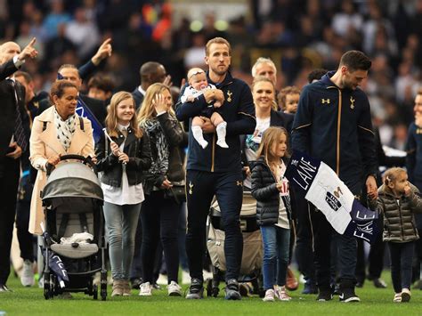 Oh christ, this is where the end begins. Harry Kane believes Tottenham 'family' will stay together ...