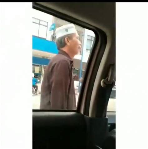 Kami akan check dulu & pastikan kenapa tak boleh starts? Kenapa tak boleh buka pintu? Ingat kereta pak cik! Rupanya ...