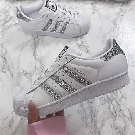 La plus grande sélection de nouveautés et d'offres seulement sur lyst.fr. basket femme adidas superstar strass