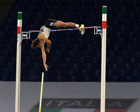 Nauka skoku wzwyż techniką naturalną | lekkoatletyka wf online. Lekkoatletyka. Tak Armand Duplantis pobił rekord świata ...