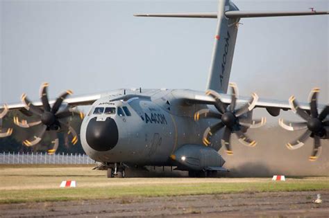 They are powered by hydrogen combustion through modified gas turbine engines. A400M absolviert Tests in Cottbus-Drewitz