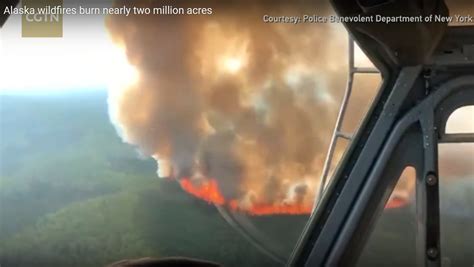 Τα βίντεο από την στιγμή που η γη σείεται στην . Στις φλόγες Αλάσκα, Σιβηρία και Γροιλανδία - Τεράστια ...