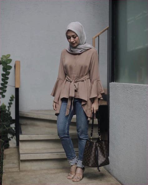 Nah, kamu juga bisa kok mencari ide outfit buat lebaran biar tampilan makin oke. Outfit Hijab Segiempat Ala Selebgram Terbaru (Dengan gambar) | Model pakaian, Hijab