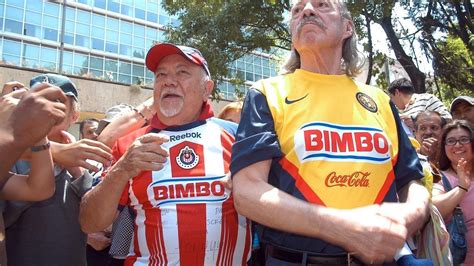 La national football league nfl en espanol conocida como liga nacional de futbol americano es la mayor liga de futbol americano profesional de los estados unidosla nfl toma la figura juridica de asociacion deportiva controlada por sus propios miembros. América vs Chivas: ¿A qué equipo le van los famosos en el ...