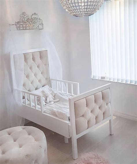 Small stylish bedroom design #bedroom #bedroomdecor #bedroomideas #bedroomdesign #decor #interiordesign #interior #tablelamps #lighting #artwork #windowcoverings #decorativepillows. Pin by Ⓓⓐⓢⓘⓐ Ⓐⓡⓜⓞⓝⓘ on baby girl | Japanese home decor ...