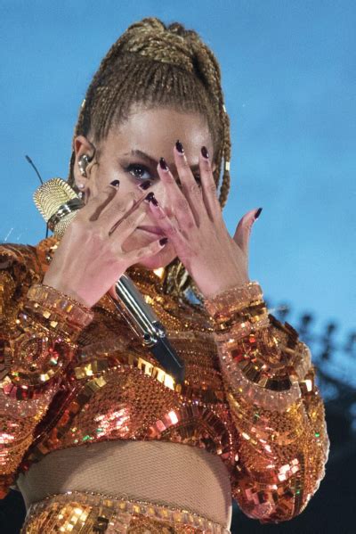 Yeah, yeah and the wind is talking yeah, yeah for the very first time with a melody that pulls you towards it painting pictures of paradise saying rise up to the light in the sky, yeah watch the light lift your heart up burn. Beyoncé | Beyonce queen, Beyonce, Queen bey