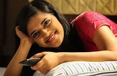 actress tamil vasundhara kashyap leaked bedroom selfies boyfriend scenes