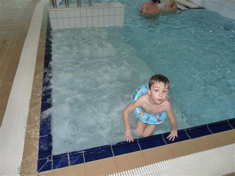 Relaxační bazén zase láká rodiny s dětmi. Bazén+domeček - ferdabc - album na Rajčeti