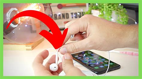 I know i accidentally turned on the split screen view somehow but now i can't find how to undo it. iPhone Headphones Not Working! 🔥5 FIXES & TIPS! - YouTube