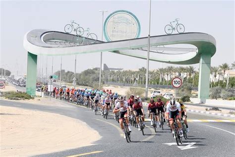 Etapa maratón del tour emiratí propicia para el esprint y marcada con el cartel de peligro por el viento y los consiguientes abanicos. UAE TOUR 2021 COM UM PERCURSO EQUILIBRADO » Ciclismo + TV