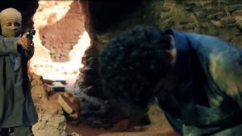 Para entendermos o significado de gore, primeiramente devemos saber o que é terror/horror. Novo vídeo do Estado Islâmico mostra crianças matando ...