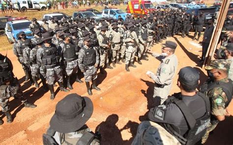 Jair bolsonaro publicou um vídeo nas suas redes sociais se dirigindo aos policiais que atuam na busca por lázaro barbosa, em brasília. Força Nacional vai reforçar buscas por Lázaro Barbosa em ...