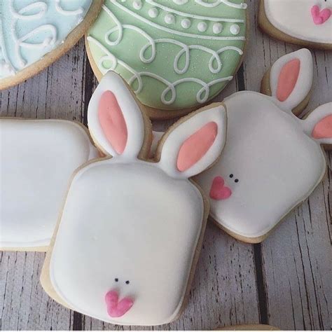 Leaving the wider center on the cookie on the baking sheet, twist the rope once and then lay the ends up to form bunny ears. Pin by Suzanne Kathro on Decorated cookies | Bunny face, Bunny cake, Cookie decorating