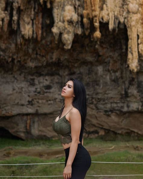 Maria Vania No Makeup | Foto Artis Sexy