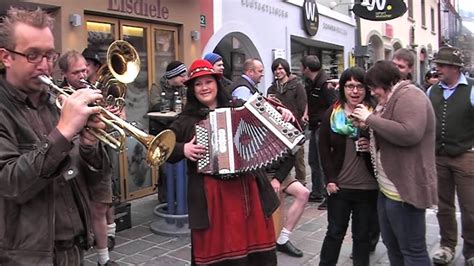 Das einzige problem was sich dabei ergeben könnte, ist das hotel. Musikanten-Ski-WM in Schladming 2013 - YouTube