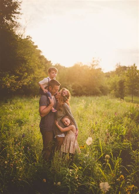 It is very important to understand family dynamics prior to the photoshoot. 50 Family Photoshoot Ideas To Try Out This Weekend!