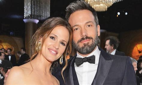 Ben affleck y jennifer garner pareja desde 2005 y padres de tres hijos violet, rose elisabeth y samuel son una de las parejas mas sólidas de hollywood y los pudimos ver asi de felices y juguetones en el día día fuera de los focos y el glamour. Ben Affleck habla sobre su más grande arrepentimiento: divorciarse de Jennifer Garner - Venus Media